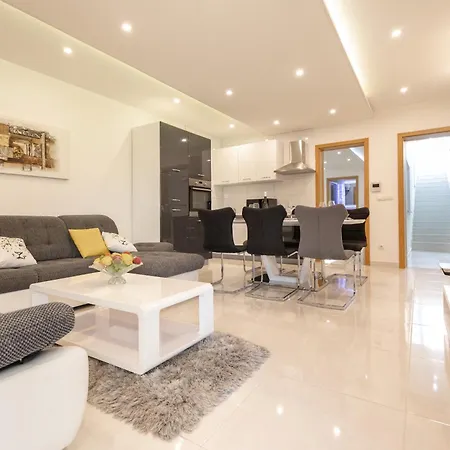 Luxury Aria